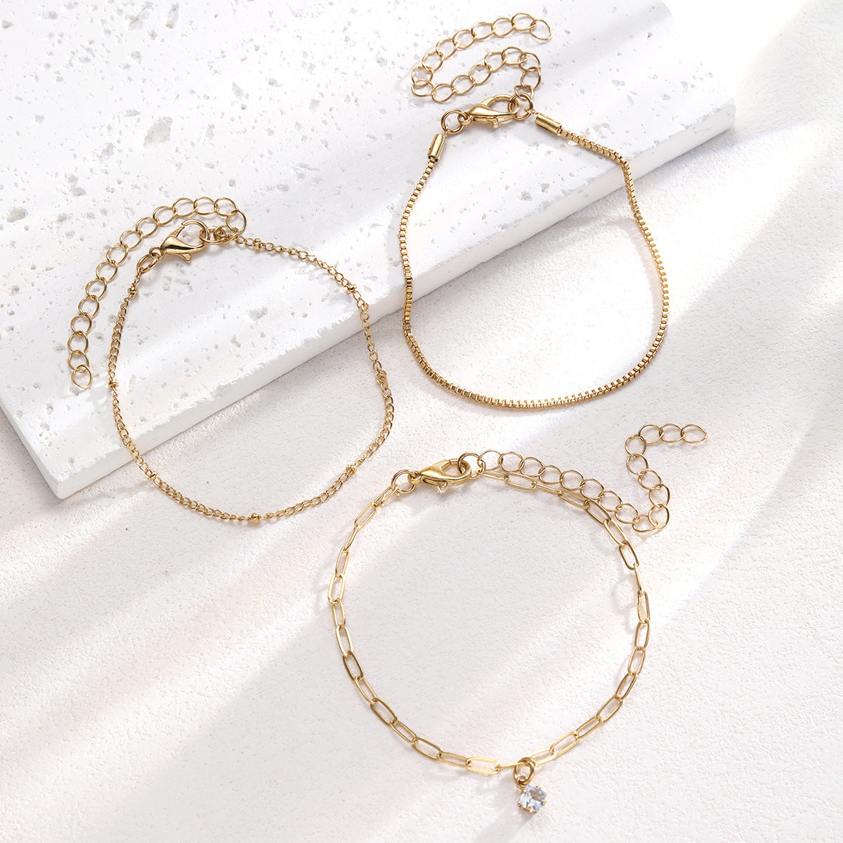 NORAS MINIMALISTIC ARMBAND