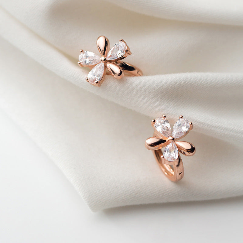 NORAS FIVE PETAL OHRRINGE