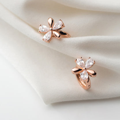 NORAS FIVE PETAL OHRRINGE