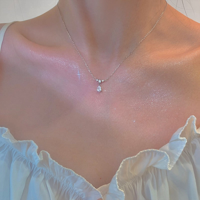 NORAS TEAR DROP HALSKETTE
