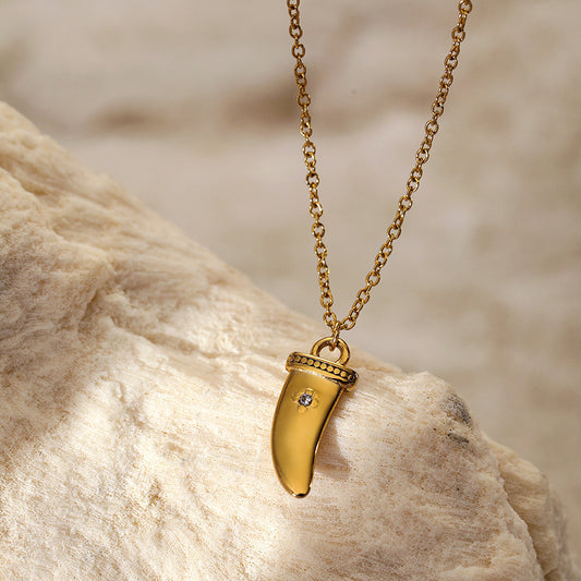 NORAS SHARK TOOTH HALSKETTE