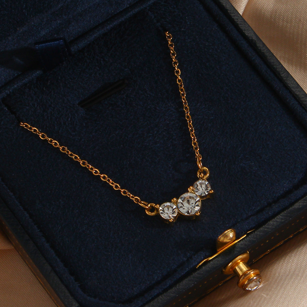 NORAS JACQUALINE DIAMOND HALSKETTE
