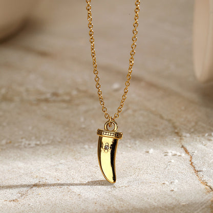 NORAS SHARK TOOTH HALSKETTE