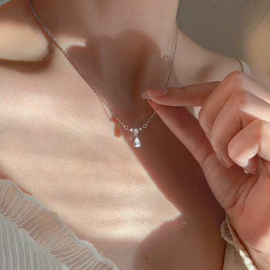 NORAS TEAR DROP HALSKETTE